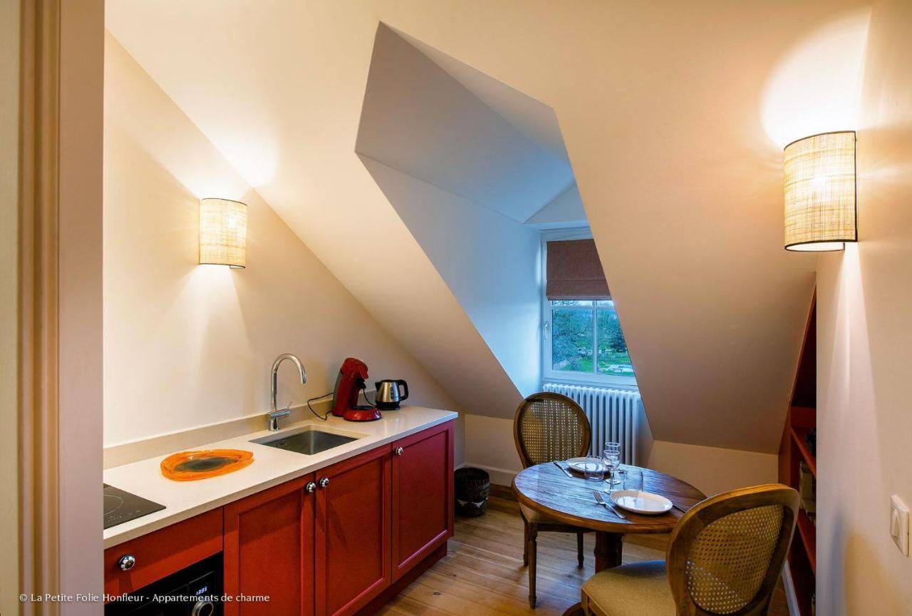 La Petite Folie Bed & Breakfast Honfleur Exterior photo